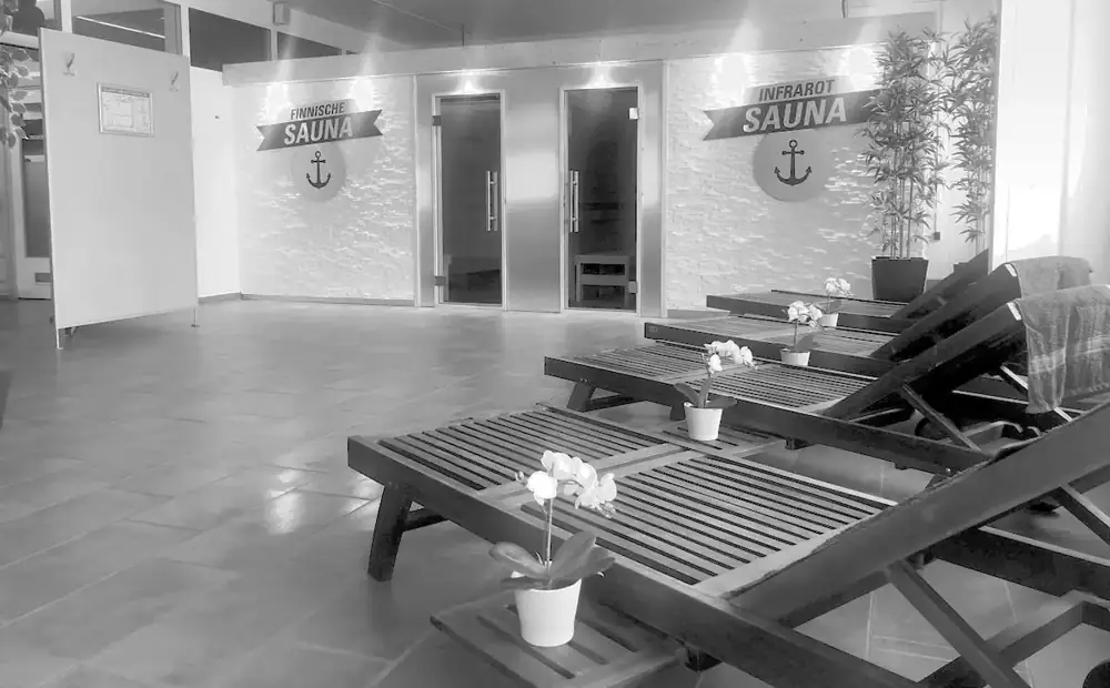 Finnische Sauna und Infrarot-Sauna mit Ruhebereich